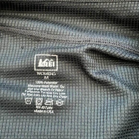 REI top women - Picture 3 of 5